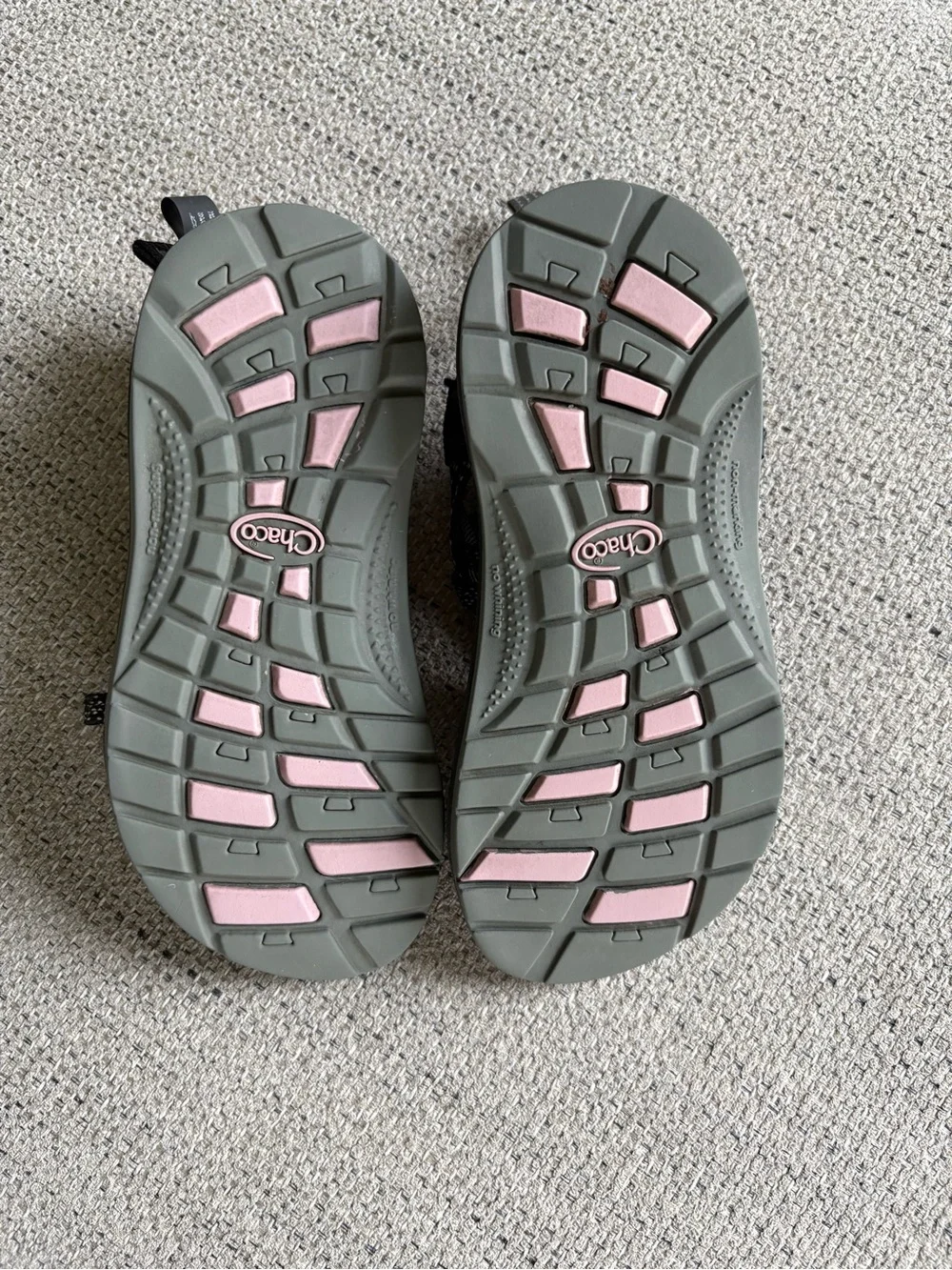 Chaco Kids Strappy Sandals in Black with White Speckle